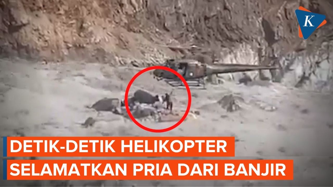 Aksi Dramatis Warga Dievakuasi Helikopter Tentara Di Sungai