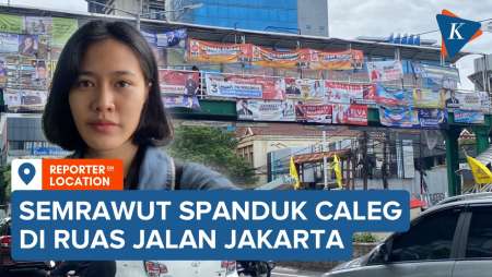 Melihat Atribut Kampanye Numpuk di JPO hingga Pembatas Jalan di Jakarta