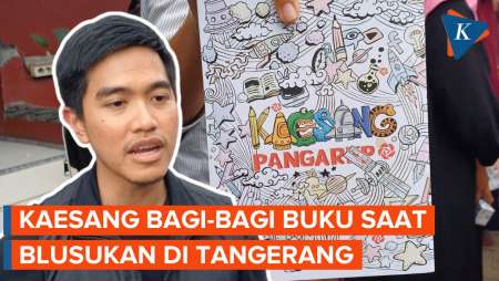 Momen Kaesang Bagi-bagi Buku Tulis dengan Sampul Bertuliskan Namanya