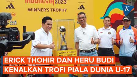 Erick Thohir Pamerkan Trofi Piala Dunia U-17 di CFD Bundaran…