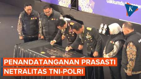 Momen Deklarasi dan Penandatanganan Komitmen Netralitas Pemilu 2024 oleh TNI-Polri