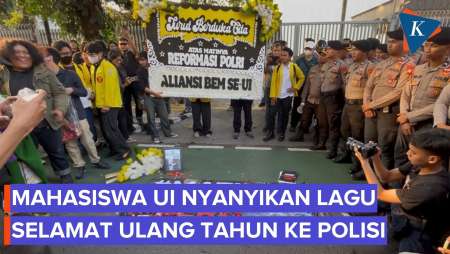Mahasiswa UI Tabur Bunga Dan Nyanyi Lagu “Selamat Ulang Tahun” Saat HUT Bhayangkara