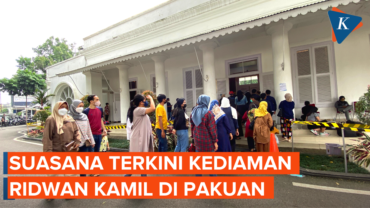 Jelang Kedatangan Jenazah Eril, Warga Datangi Gedung Pakuan Bandung