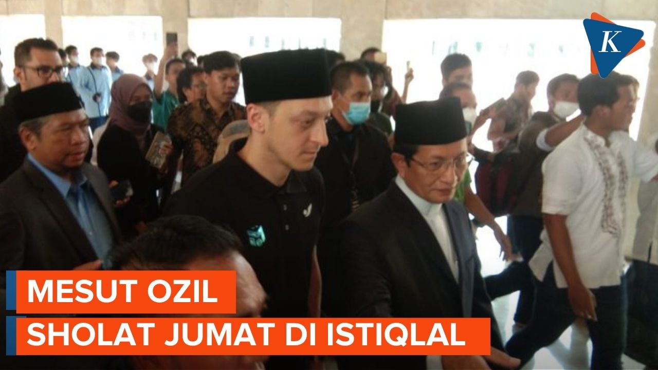 Mesut Ozil Melaksanakan Sholat Jumat di Masjid Istiqlal Jakarta