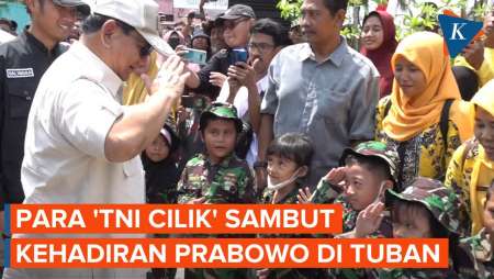 Momen Prabowo Disambut Para ‘TNI Cilik’ di Tuban