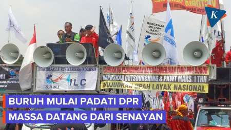 Massa Buruh Demo Di Depan Gedung DPR RI