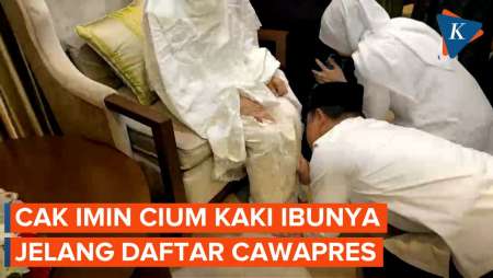 Momen Cak Imin Sungkem ke Ibunda Sebelum Daftar Cawapres di KPU