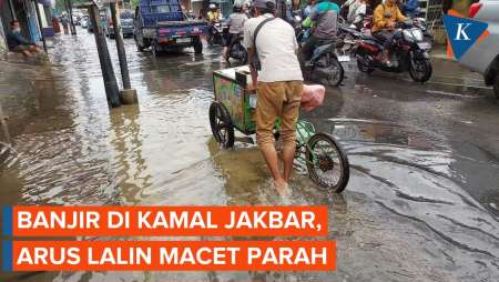 Banjir di Kamal Cengkareng, Air Masuk Toko dan Sebabkan Macet Parah