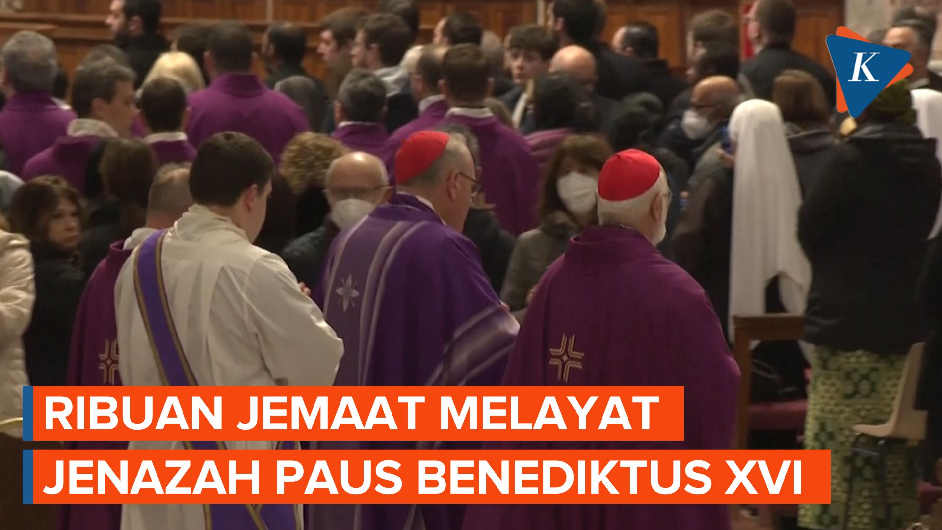 Puluhan Ribu Orang Beri Penghormatan Terakhir Kepada Paus Benediktus XVI