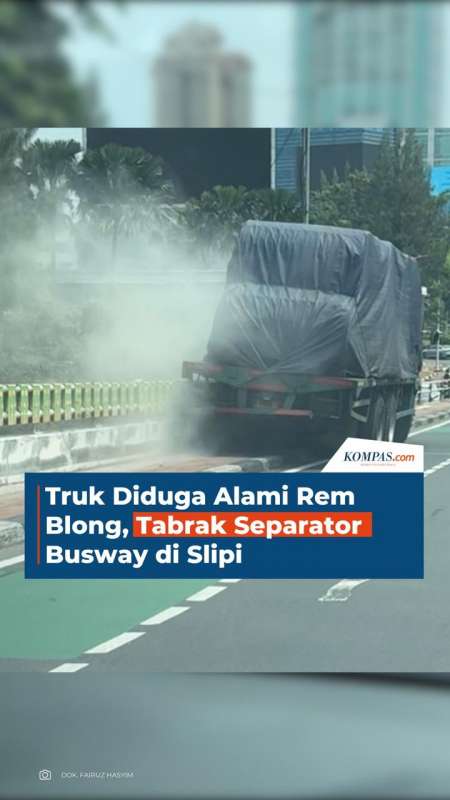 Truk Diduga Alami Rem Blong, Tabrak Separator Busway Di Slipi
