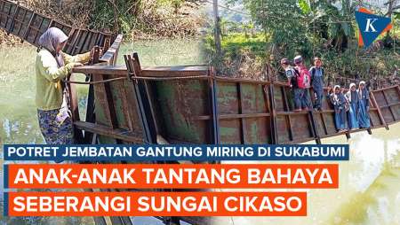 Anak-anak dan Warga Tantang Bahaya Bergelantungan Seberangi Jembatan Miring Sungai Cikaso Sukabumi