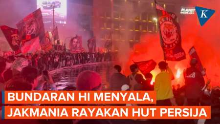 Momen The Jakmania Padati Bundaran HI untuk Rayakan HUT Persija Ke-96