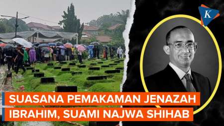 Suasana Pemakaman Ibrahim, Suami Najwa Shihab, di Tengah Hujan Deras