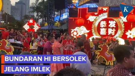 Cantiknya Bundaran HI Jelang Imlek 2026, Meriah Warna Merah