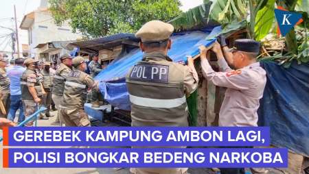 Momen Polisi Gerebek Bedeng Di Kampung Ambon, Alat Isap Narkoba Ditemukan