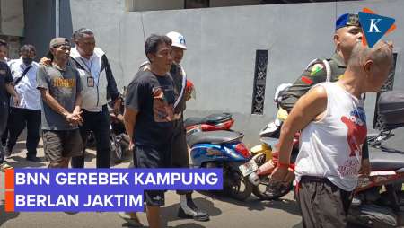 Gerebek Kampung Berlan Jaktim, BNN Sita Sabu Hingga Senapan