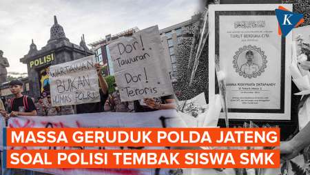 Massa Geruduk Mapolda Jateng Tuntut Keadilan Kasus Penembakan Siswa SMK