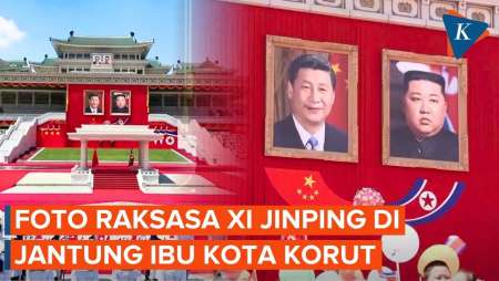 Foto Raksasa Xi Jinping Bersanding Dengan Kim Jong Un Di Pyongyang