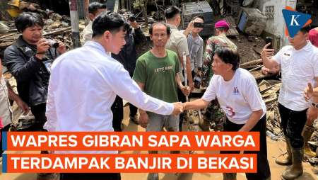 Momen Gibran Blusukan di Lokasi Banjir Bekasi