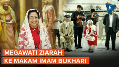 Momen Megawati Mengusap Mata saat Ziarah ke Makam Imam Bukhari