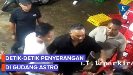 Detik-detik Penyerangan Gudang Astro Terekam CCTV, Karyawan Dipukul