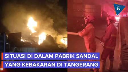 Situasi Kebakaran Di Dalam Pabrik Sandal Tangerang, Api Melalap Habis Isi Bangunan