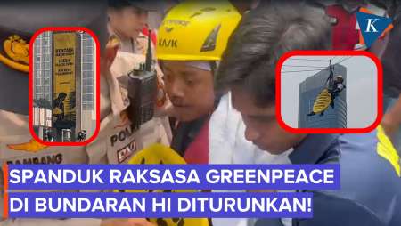 Aktivis Greenpeace Turun Dari Patung Selamat Datang, Dikawal Polisi