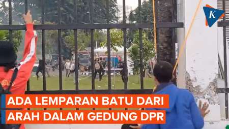 Oknum Polisi Diduga Lempari Massa Aksi Demo dengan Batu