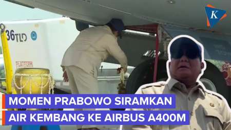 Momen Prabowo "Mandikan" Roda Airbus A400M TNI AU Pakai Air Kembang