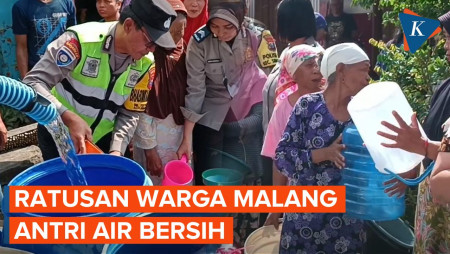 Alami Krisis Air, Ratusan Warga di Malang Antri Pasokan Air Bersih