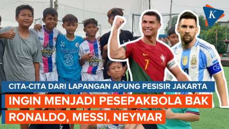 Gapai Cita-cita Jadi Pemain Bola dari Lapangan Apung Muara Angke