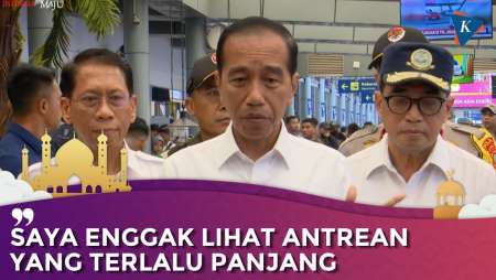 Tinjau Arus Mudik di Stasiun Pasar Senen, Jokowi: Enggak Lihat Antrean yang Terlalu Panjang