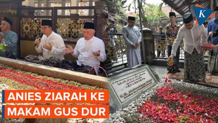 Momen Anies Ziarah ke Makam Gus Dur di Ponpes Tebuireng