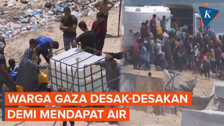 Potret Warga Gaza Antre dan Berdesakan untuk Dapat Air Bersih