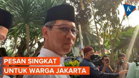 Momen Heru Budi Shalat Idul Adha bareng Warga di Masjid Balai Kota Jakarta