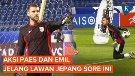 Main Sore Ini! Aksi Maarten Paes dan Emil Audero Jelang Lawan Jepang