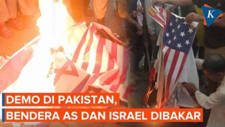 Momen Demonstran di Pakistan Bakar Bendera AS dan Israel