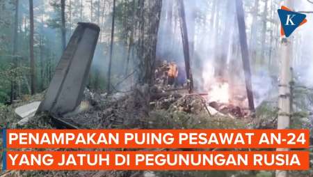 Penampakan Puing-puing Pesawat Jatuh di Rusia yang Tewaskan Hampir 50 Orang