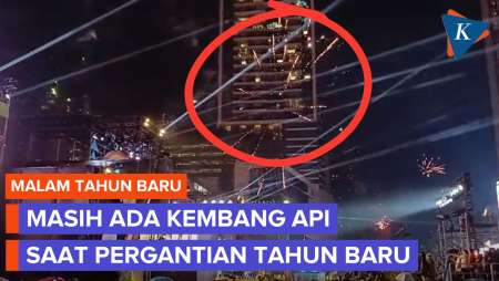 Detik-detik Kembang Api Menyala Di Bundaran HI Saat Tahun Baru 2026