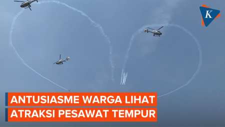 Sorak-sorai Warga Lihat Atraksi Pesawat Tempur di Upacara HUT Ke-78 RI