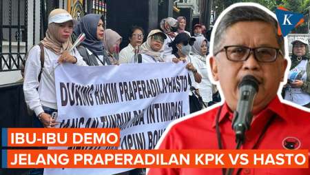 Momen Ibu-Ibu Demo di PN Jaksel Jelang Sidang KPK Vs Hasto Kristiyanto