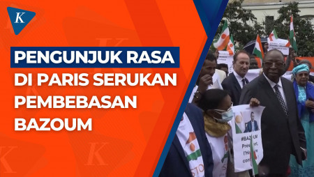 Massa Datangi Kedutaan Niger di Paris, Menentang Kudeta Presiden Mohamed Bazoum