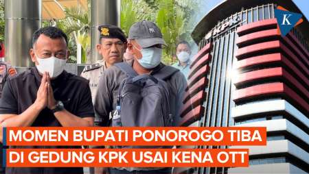 Terjaring OTT, Bupati Ponorogo Sugiri Sancoko Tiba Di Gedung KPK
