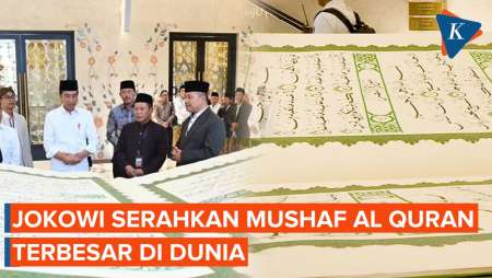  Jokowi Serahkan Mushaf Al Quran Terbesar di Dunia ke Masjid Sheikh Zayed Solo