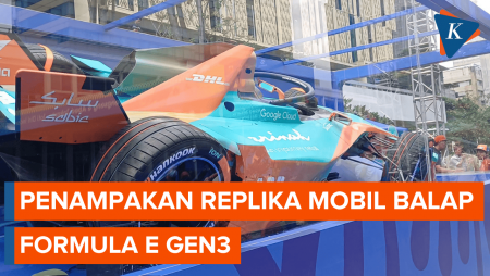 Melihat Lebih Dekat Replika Mobil Balap Formula E Gen3 Evo di Anjungan Sarinah