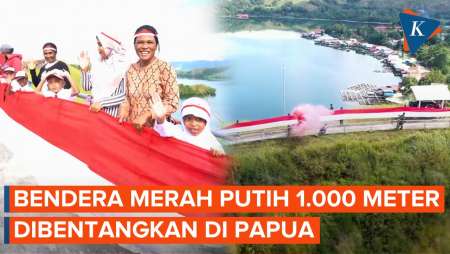 Sambut HUT RI, TNI Bentangkan Bendera Merah Putih 1.000 Meter di Bukit Tungku Wiri Papua