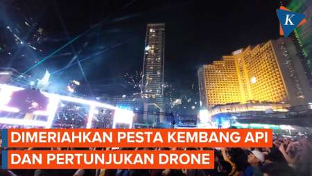 Pertunjukan Drone Meriahkan Perayaan Tahun Baru 2025 di Bundaran HI