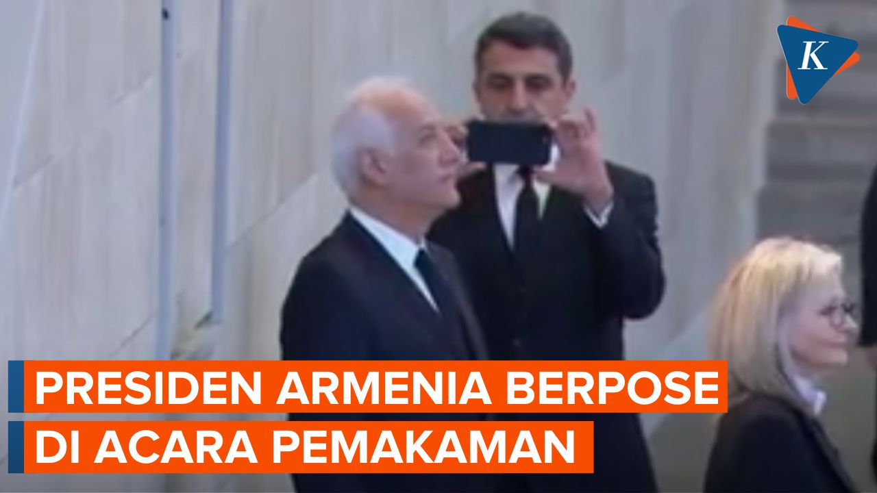 Presiden Armenia Vahagn Khachaturyan melanggar aturan berfoto saat pemakaman Ratu Elizabeth II.