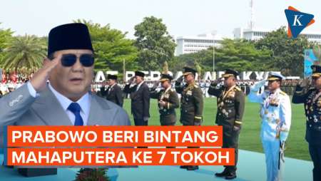 Momen Prabowo Anugerahi Bintang Mahaputera Ke Djamari Hingga Sjafrie Di HUT TNI