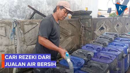 Pedagang Air Keliling Muara Angke, Raup Untung Rp 180 Ribu Sehari